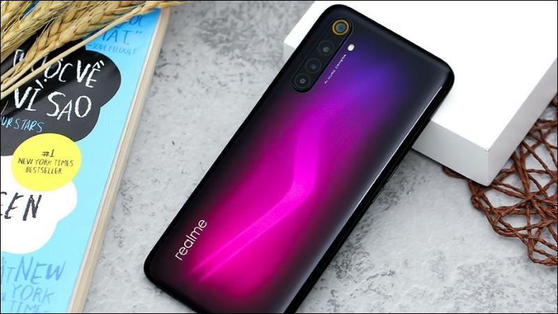 Mặt lưng bằng kính cường lực của Realme 6 Pro